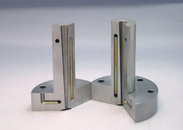 流路内蔵スプルーブッシュカットモデル