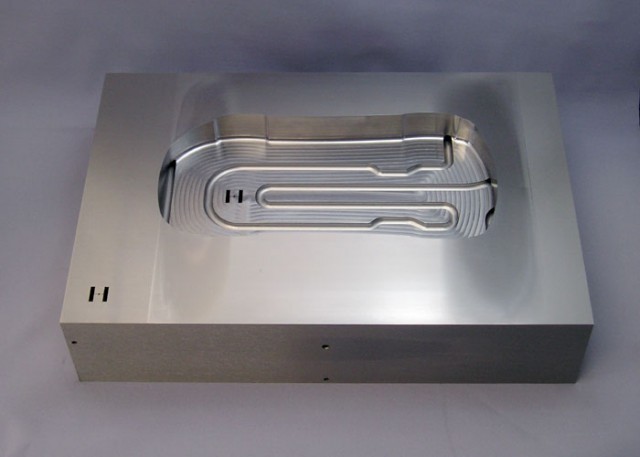 流路内カットモデル金型